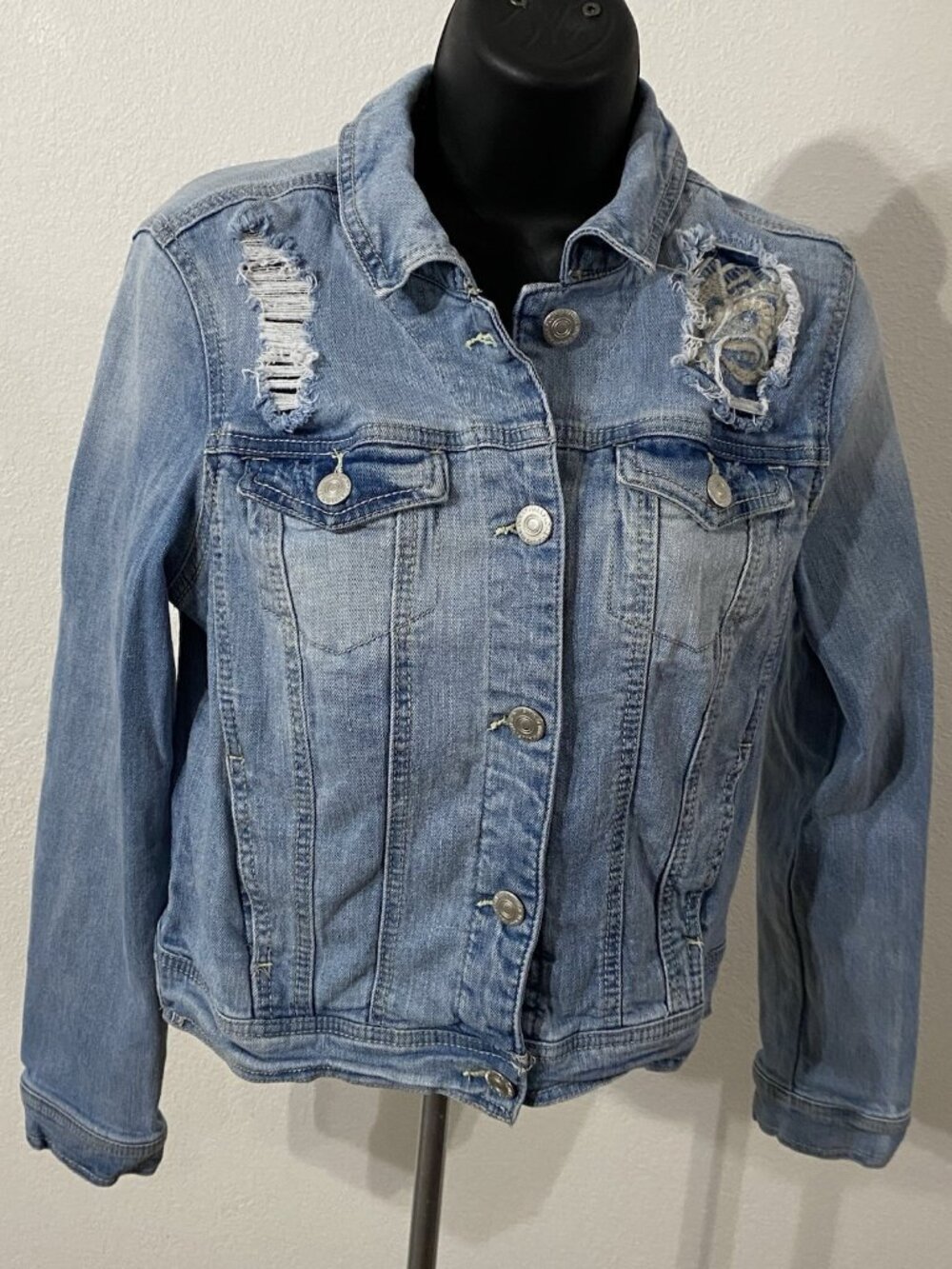 Wallflower Jean Jacket Junior Women Medium Denim Deluxe Distressed Stretch
